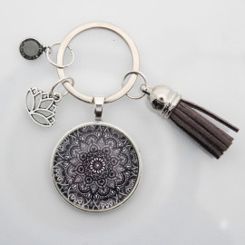 Fekete-fehér mandala kulcstartó lótusz medállal